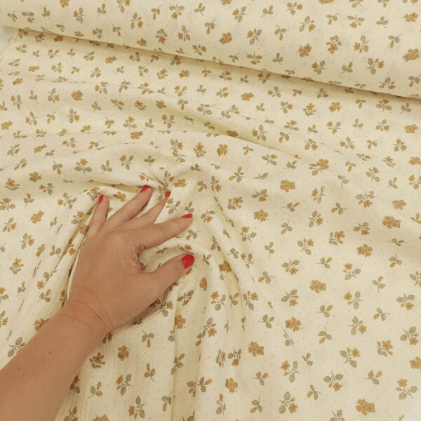 Dupla gaza žućkasta osnova braon cvetići i tačke - Slika 1