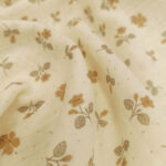 Dupla gaza žućkasta osnova braon cvetići i tačke - Slika 2