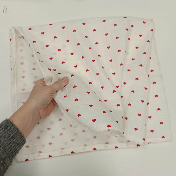 Pelena crvena srca 75x80 - Slika 1