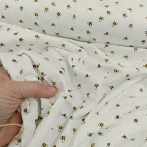 Pamuk premijum žersej štampani mini pčele na beloj osnovi