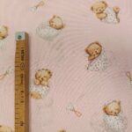 Pamuk bebe mede umotane na roze osnovi