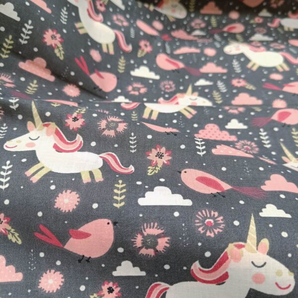 Pamuk jednorog na tamnoj osnovi - Slika 2