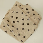 Parče somot cvetovi na svetlo krem 80x100