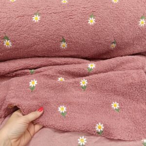 Teddy sa vezom roze i cvetići