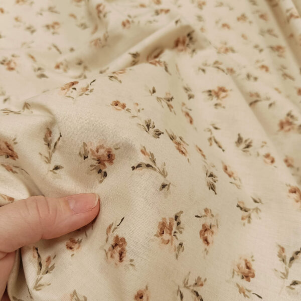 🟒PREMIJUM pamučno platno 240cm braon ruže na krem osnovi - Slika 1