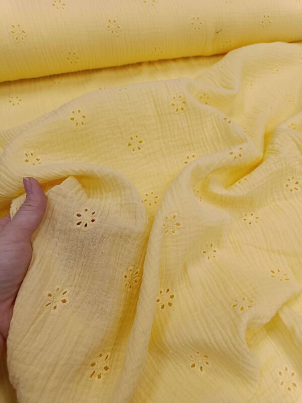 Dupla gaza sa cvetnim vezom ŽUTA NOVO - Slika 1