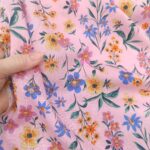 Viskoza roze sa šarenim cvećem