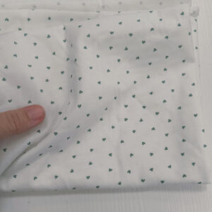 Parče pamuk sa elastinom beli svetlo zelena srca 45x70