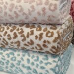 Teddy jednostrano krzno motiv pantera na zeleno - Slika 4
