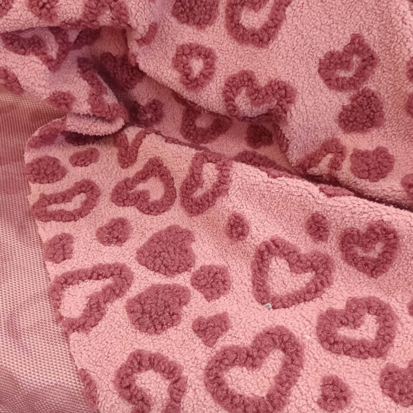 Teddy jednostrano krzno motiv srca roze - Slika 2