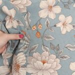 Dekor platno denim osnova krupniji božuri 280cm širina